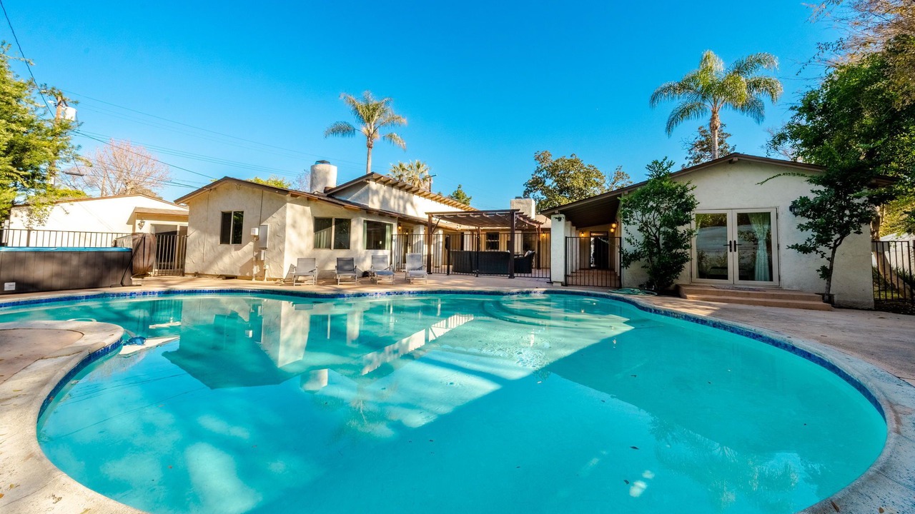 Photo of Outdoor in Toluca Lake