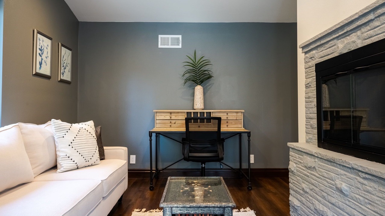 Photo of Livingroom in Toluca Lake