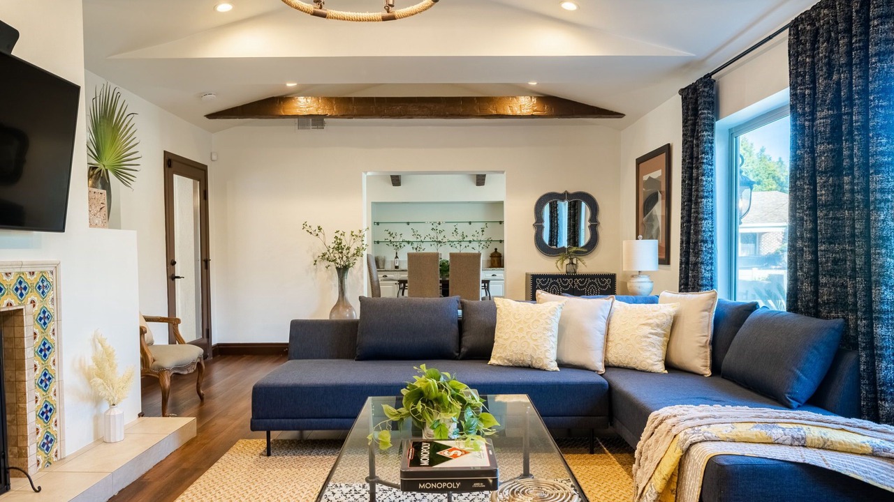 Photo of Livingroom in Toluca Lake