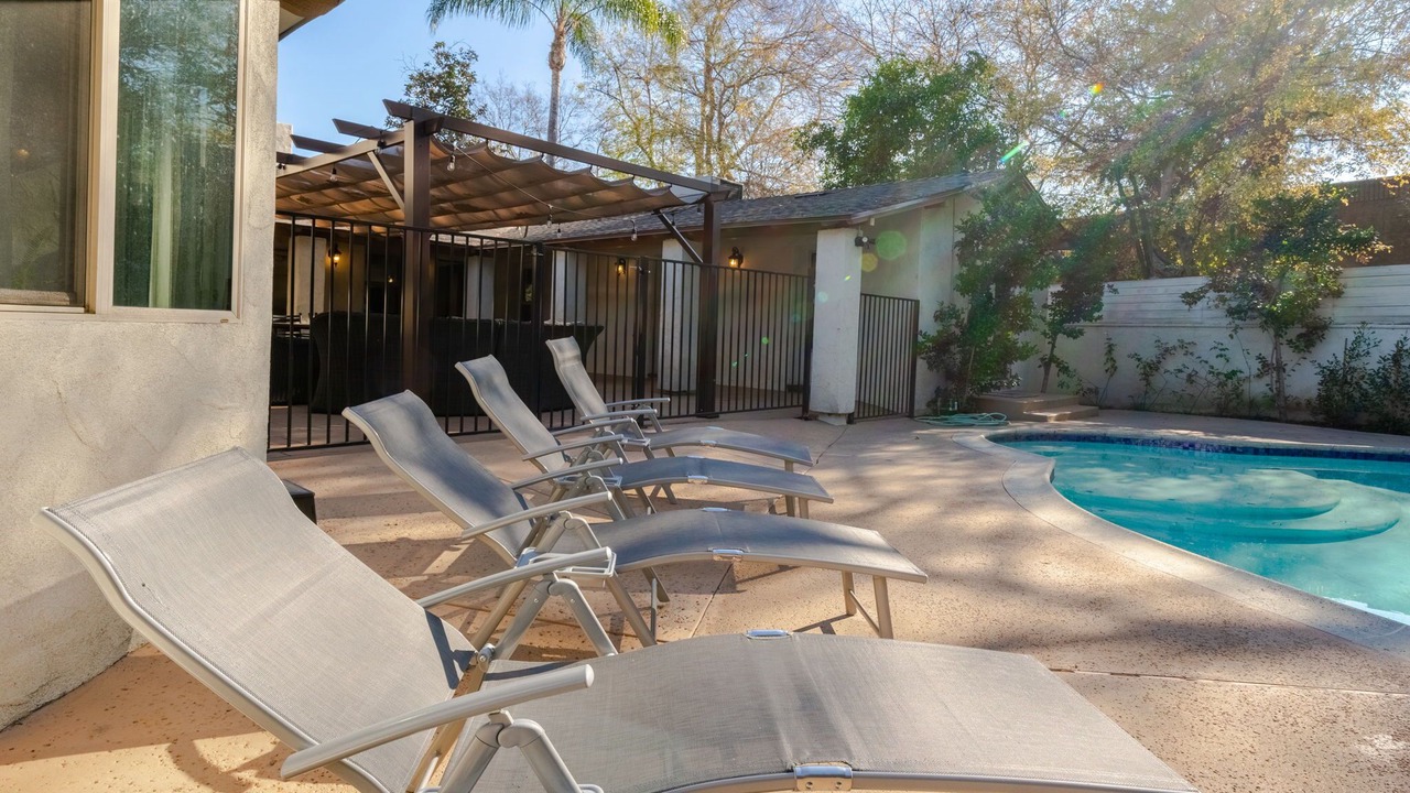 Photo of Outdoor in Toluca Lake