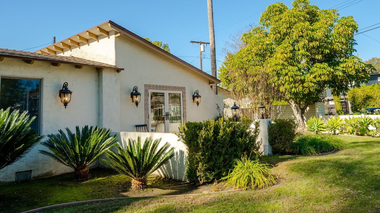 Photo of Outdoor in Toluca Lake