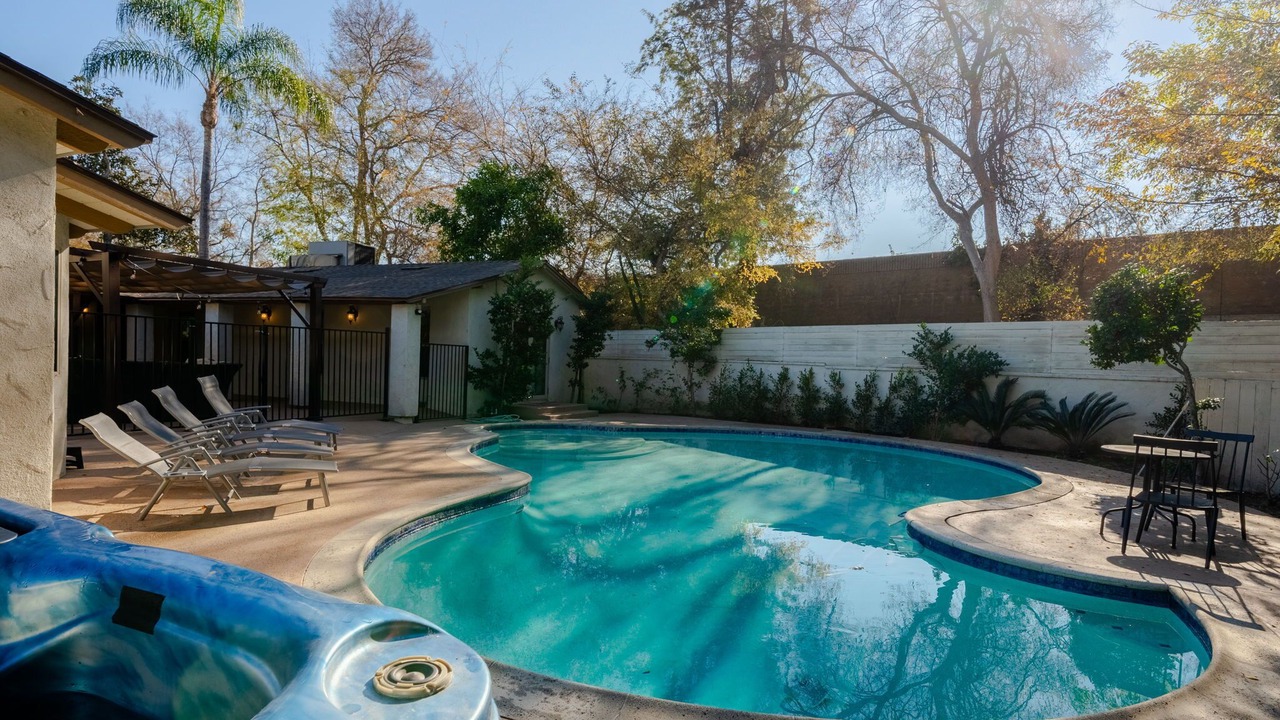 Photo of Outdoor in Toluca Lake