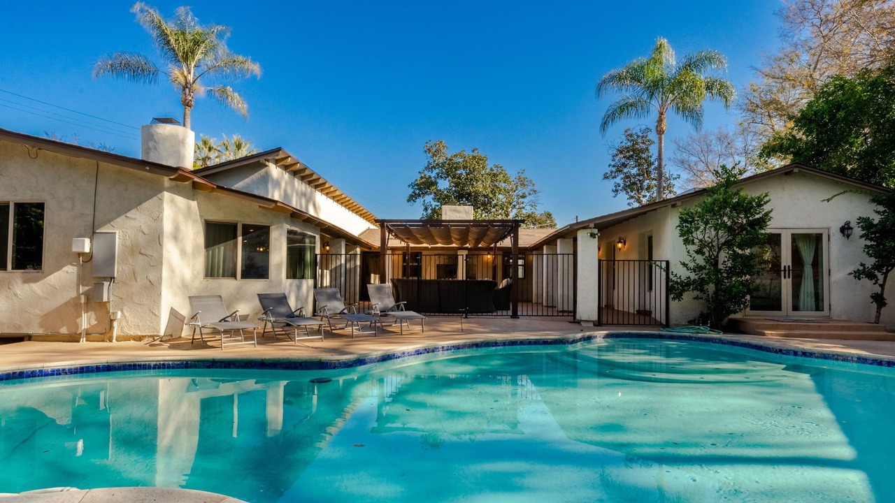 Photo of Outdoor in Toluca Lake