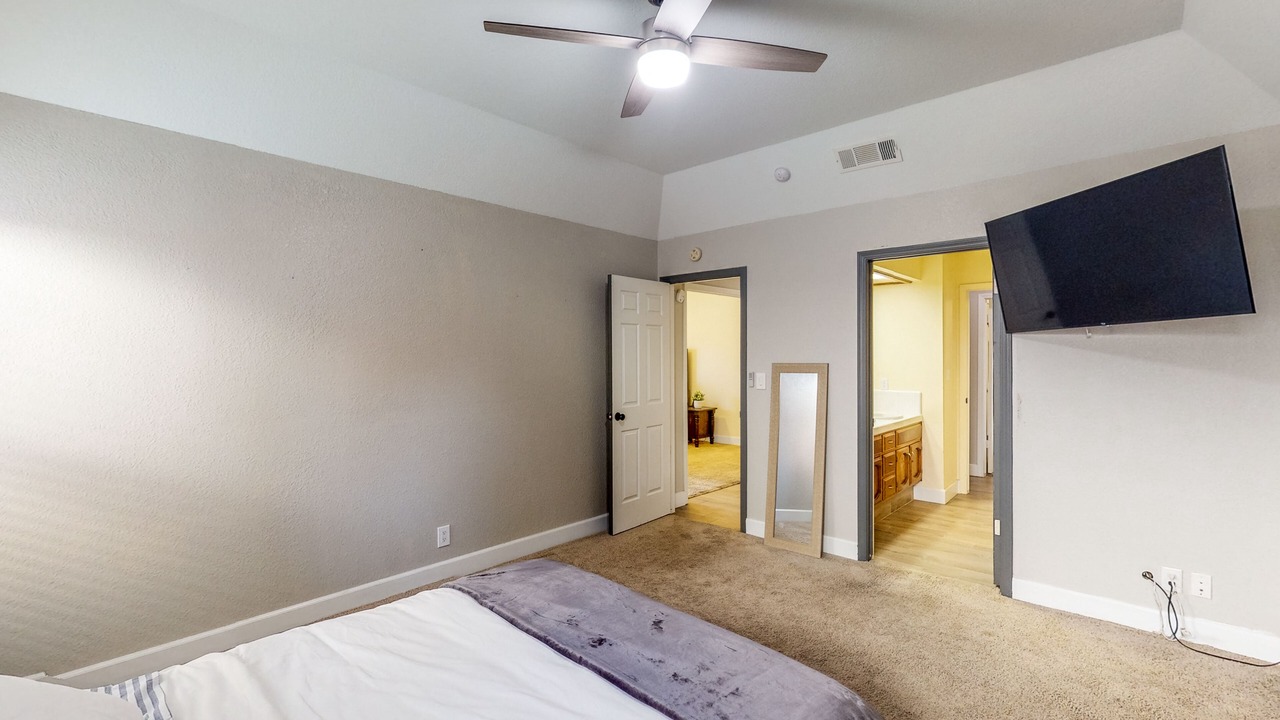 Photo of Bedroom in Raisin