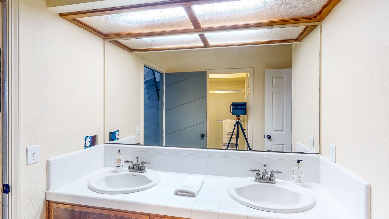 Photo of Bathroom in Raisin