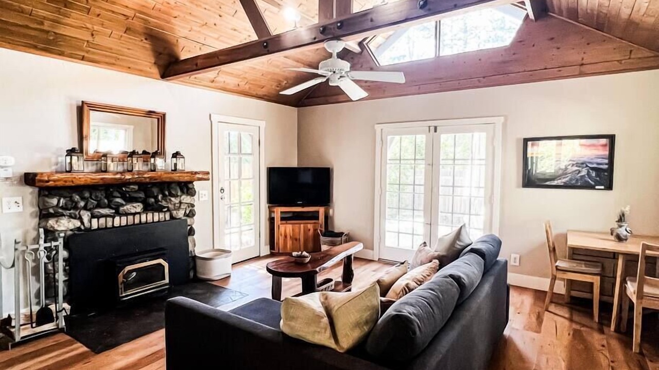Photo of Livingroom in Idyllwild