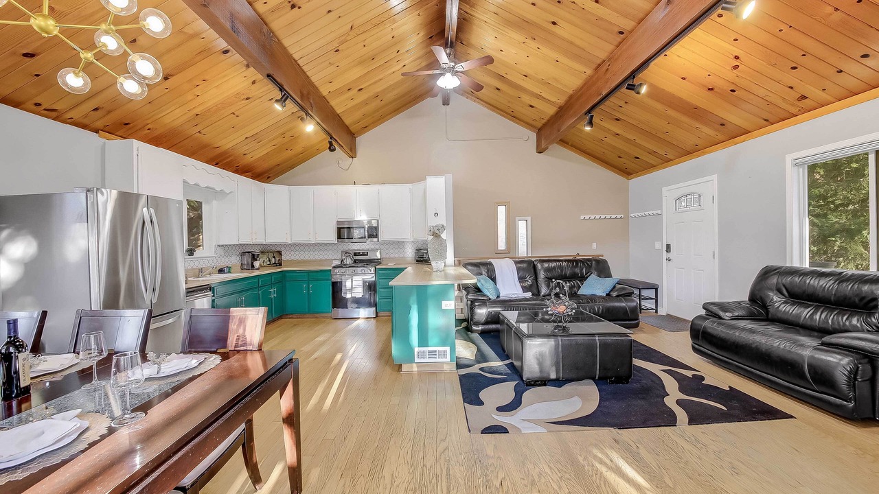 Photo of Livingroom in Arrowhead Villas