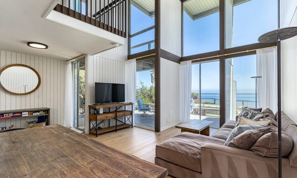 Photo of Livingroom in Opal Cliffs