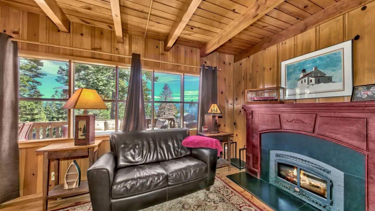 Photo of Livingroom in Tahoma