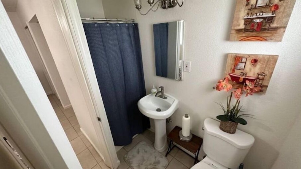 Photo of Bathroom in Hanford