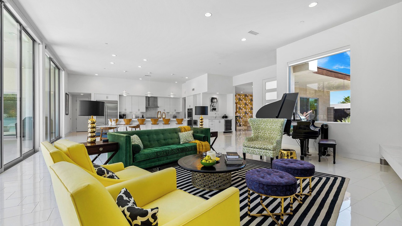 Photo of Livingroom in Historic Tennis Club