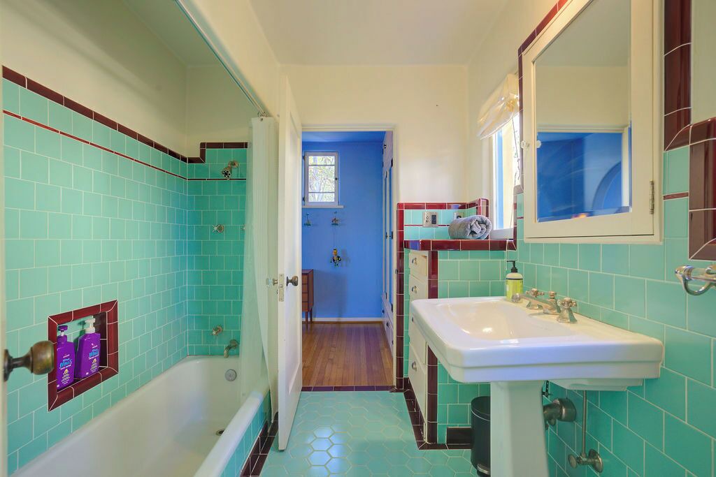 Photo of Bathroom in Los Feliz