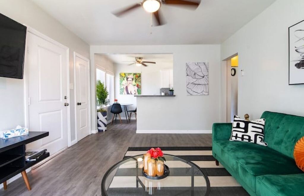 Photo of Livingroom in South Wrigley