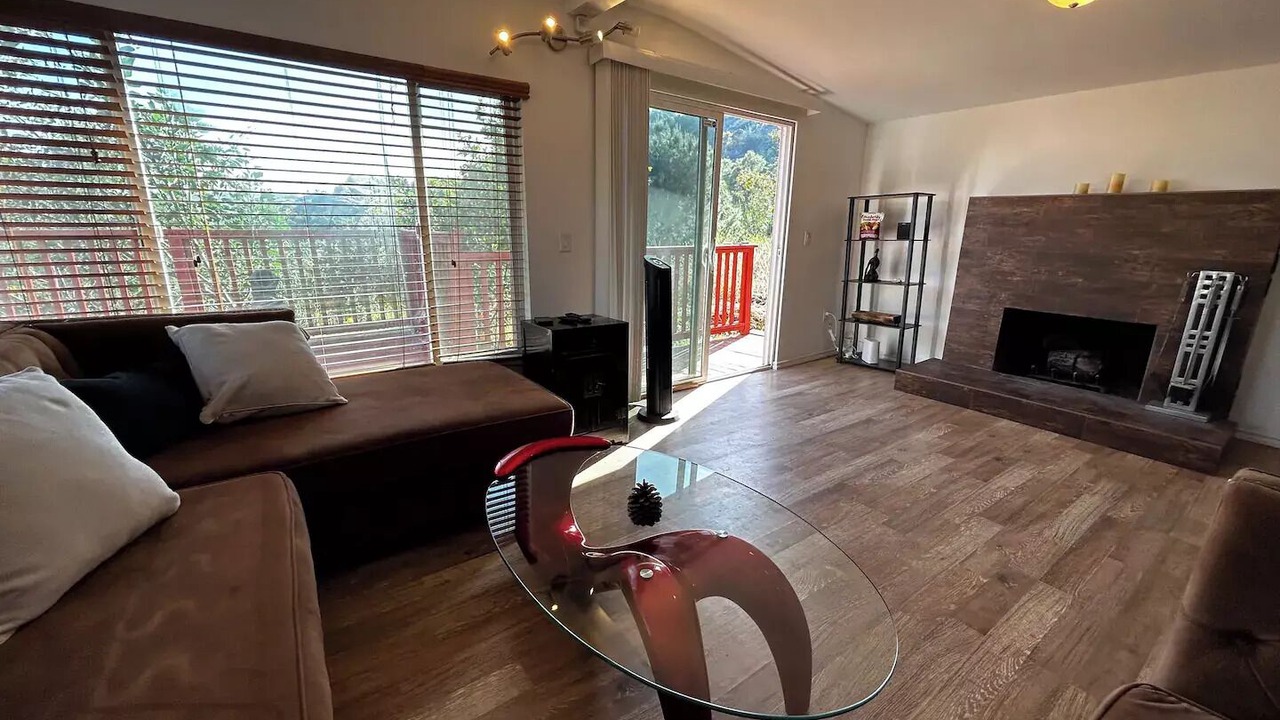 Photo of Livingroom in Canoga Park