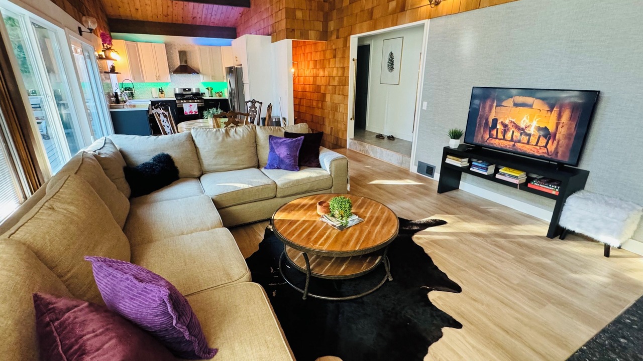 Photo of Livingroom in Crestline
