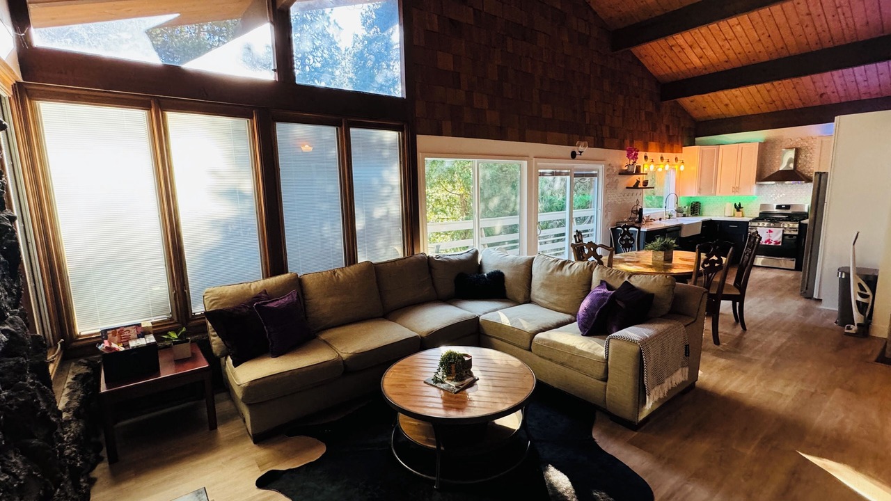 Photo of Livingroom in Crestline