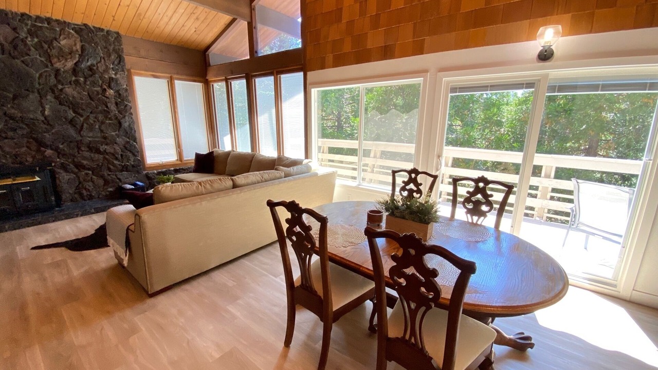 Photo of Livingroom in Crestline