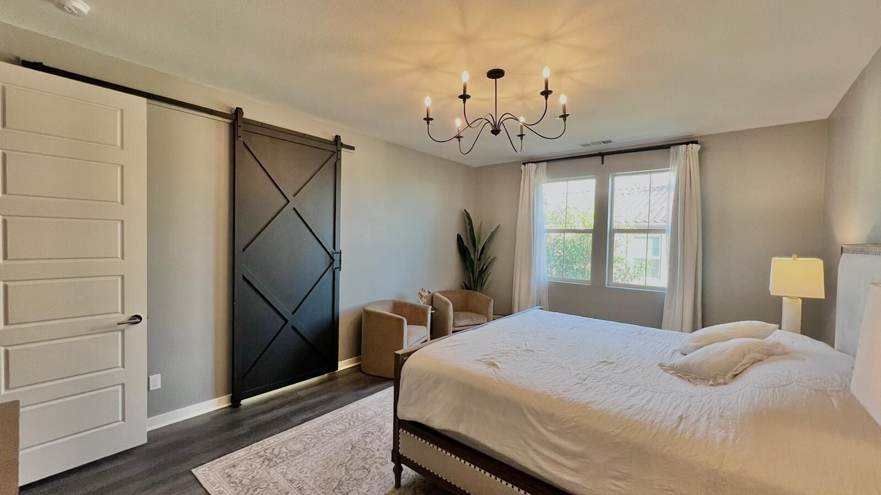 Photo of Bedroom in Lake Forest