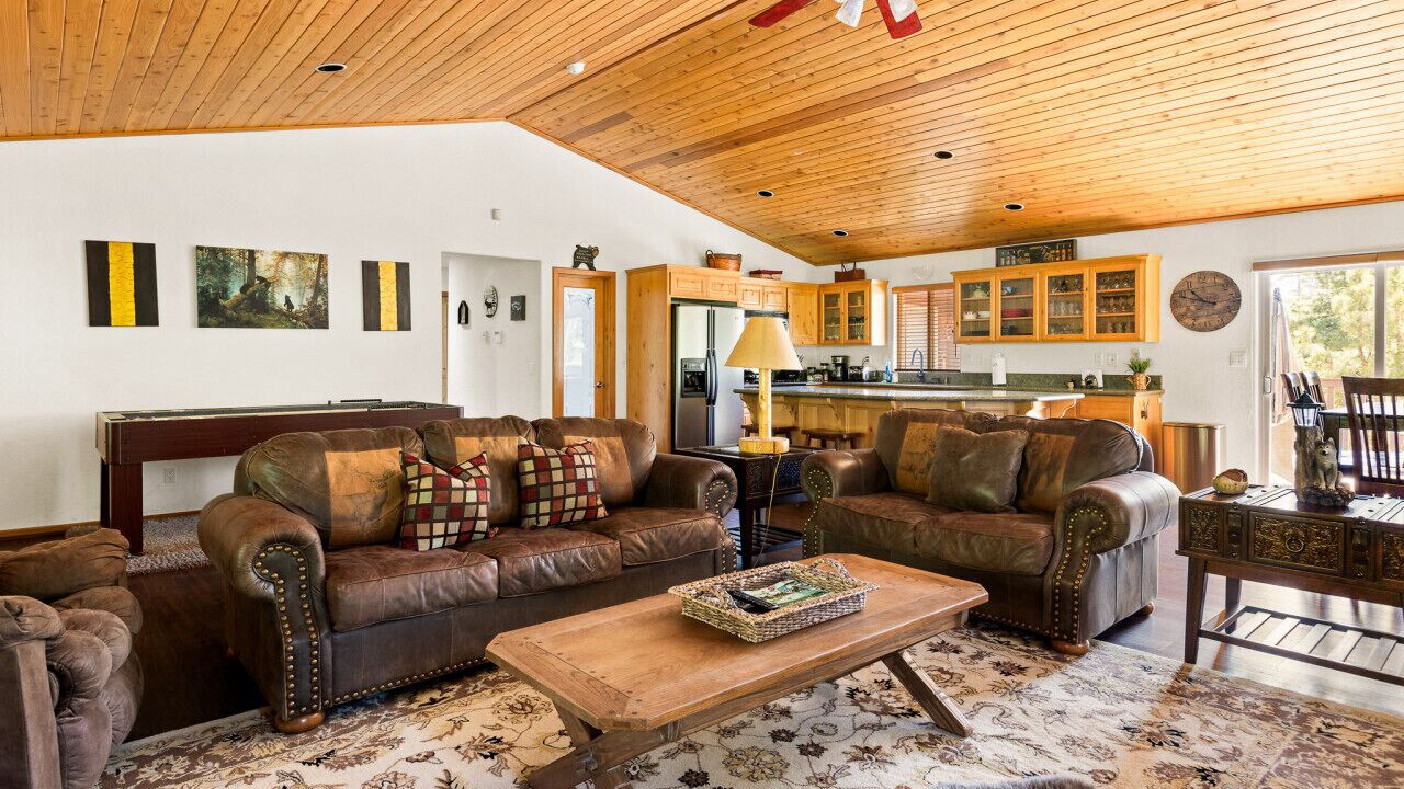 Photo of Livingroom in Castle Glen Estates