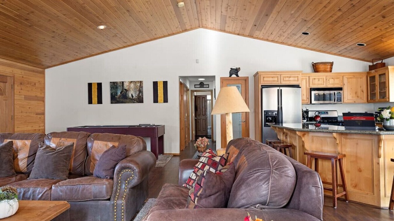 Photo of Livingroom in Castle Glen Estates
