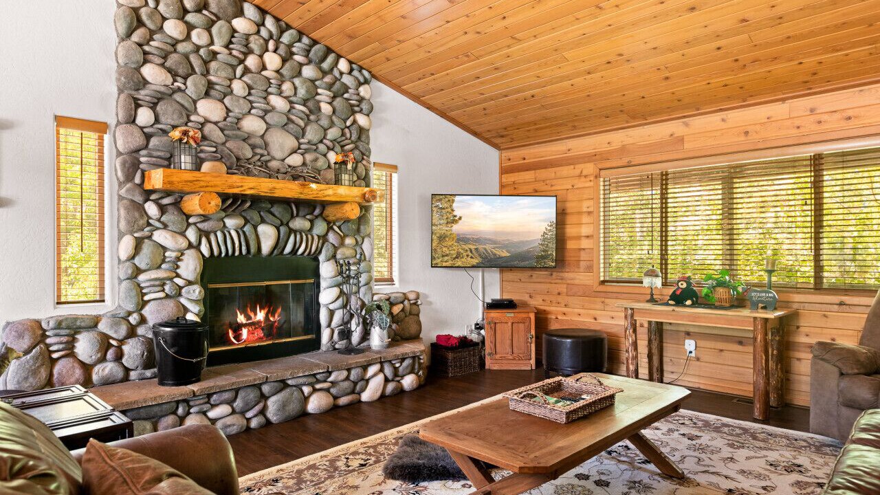 Photo of Livingroom in Castle Glen Estates
