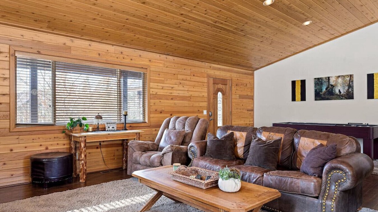Photo of Livingroom in Castle Glen Estates