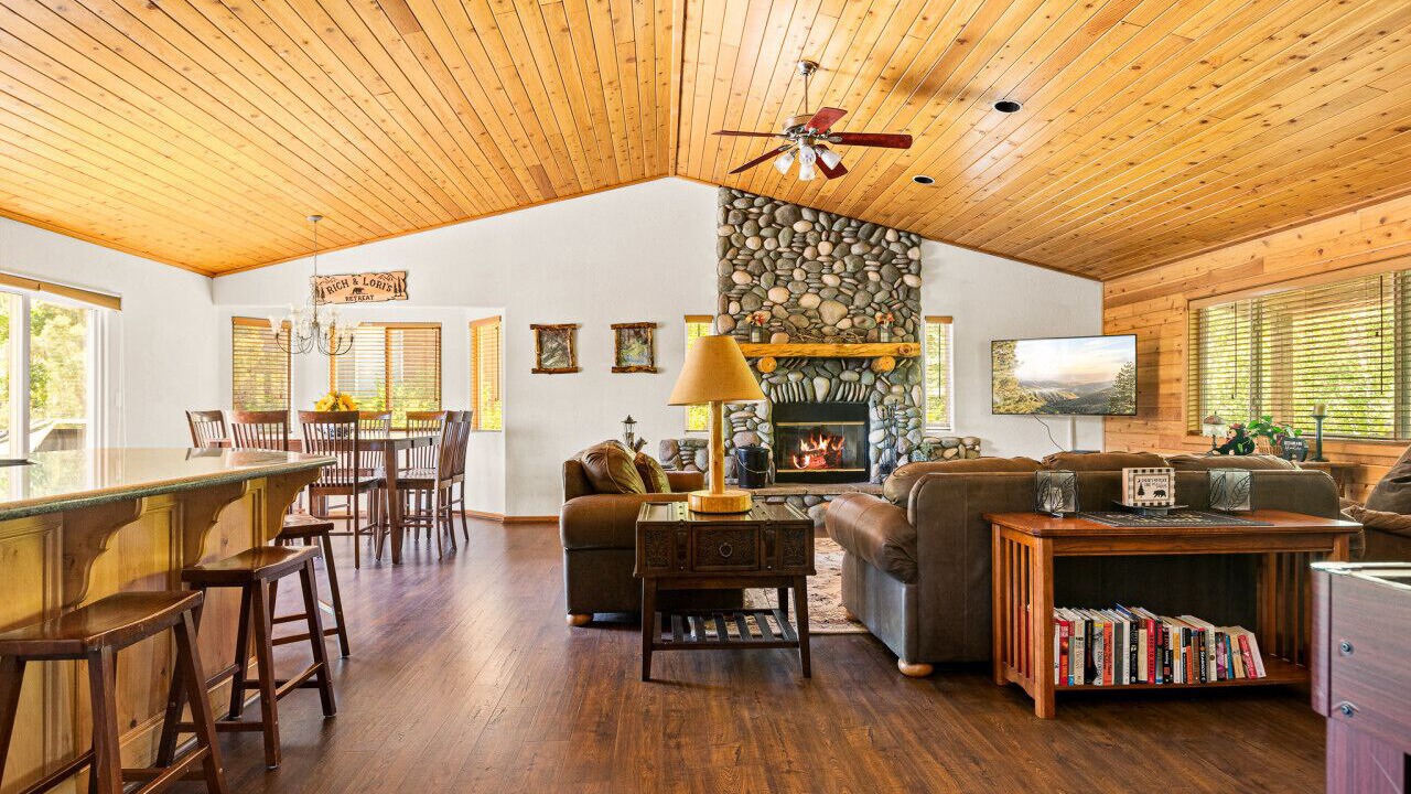 Photo of Livingroom in Castle Glen Estates