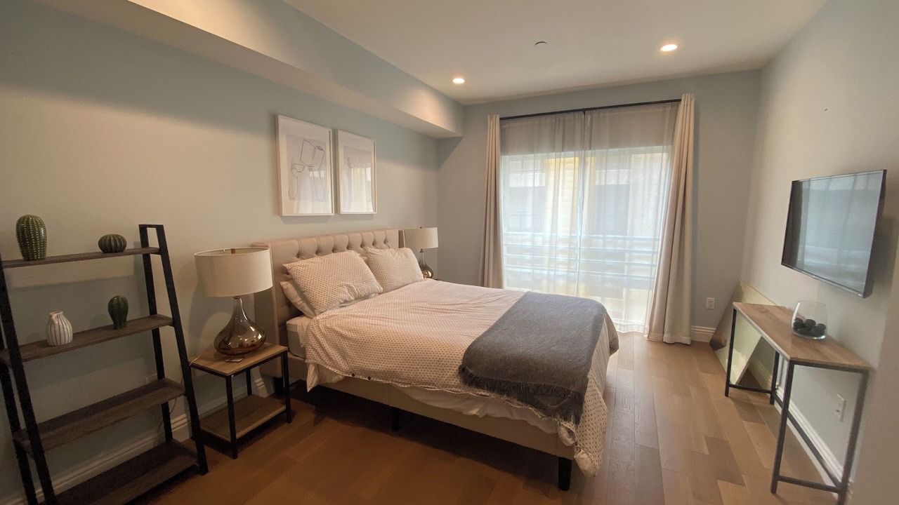 Photo of Bedroom in Wilshire Center