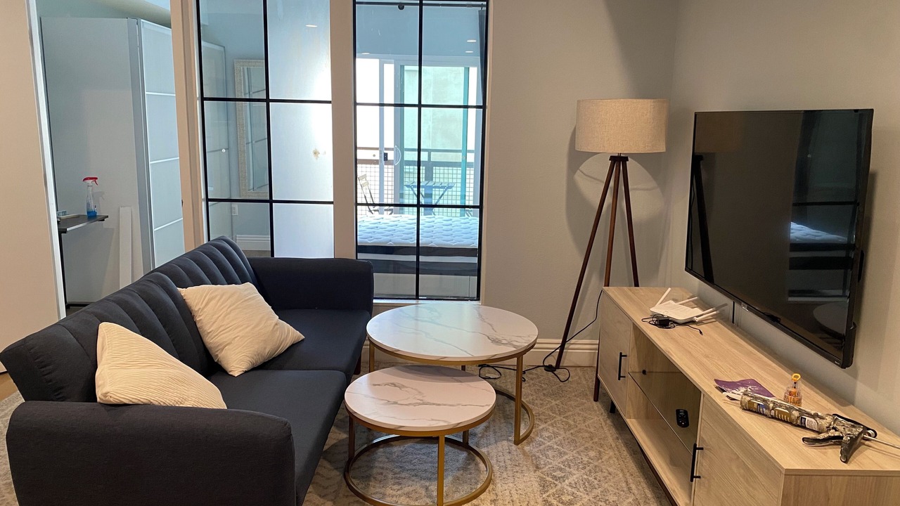 Photo of Livingroom in Wilshire Center