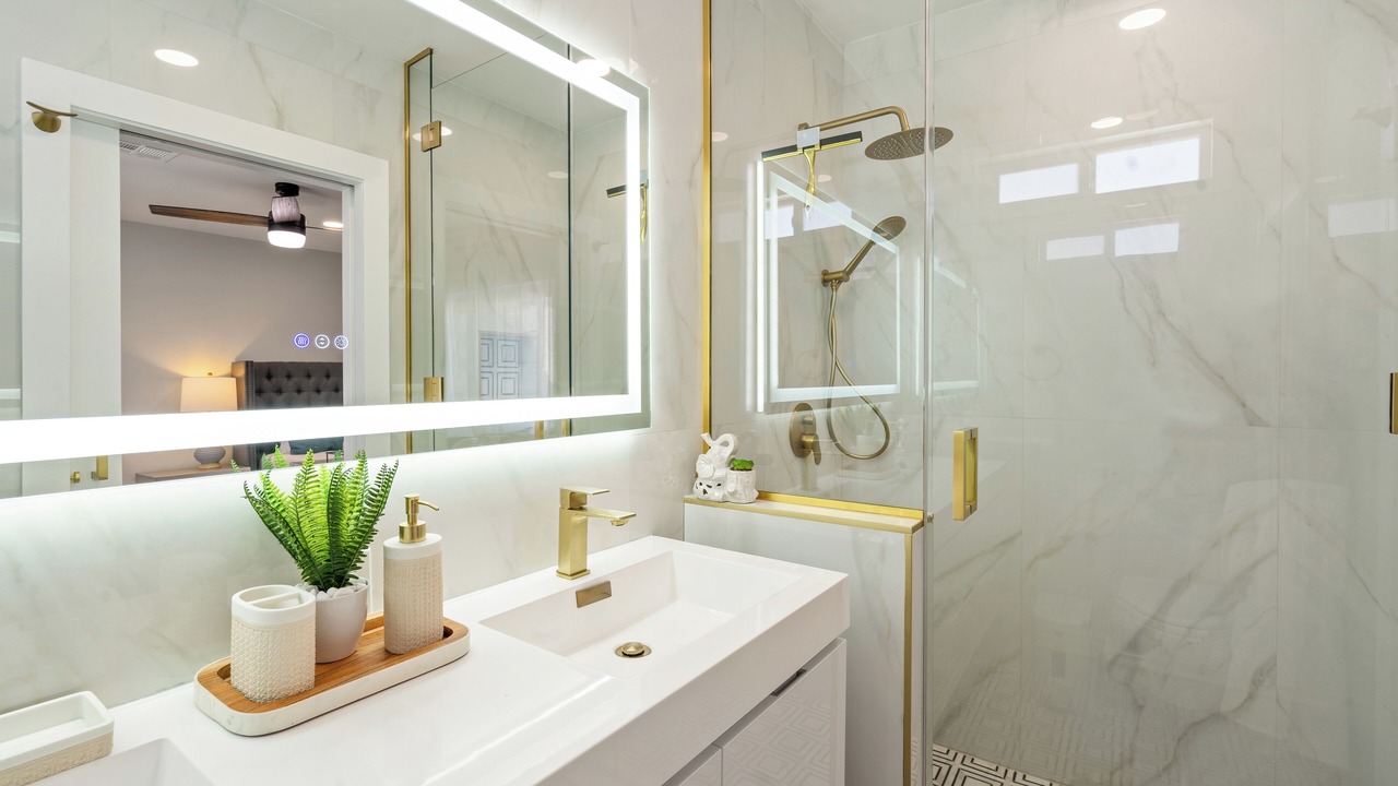 Photo of Bathroom in Del Aire