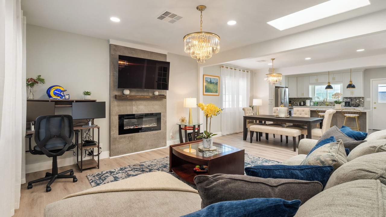 Photo of Livingroom in Del Aire