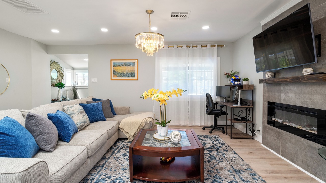 Photo of Livingroom in Del Aire