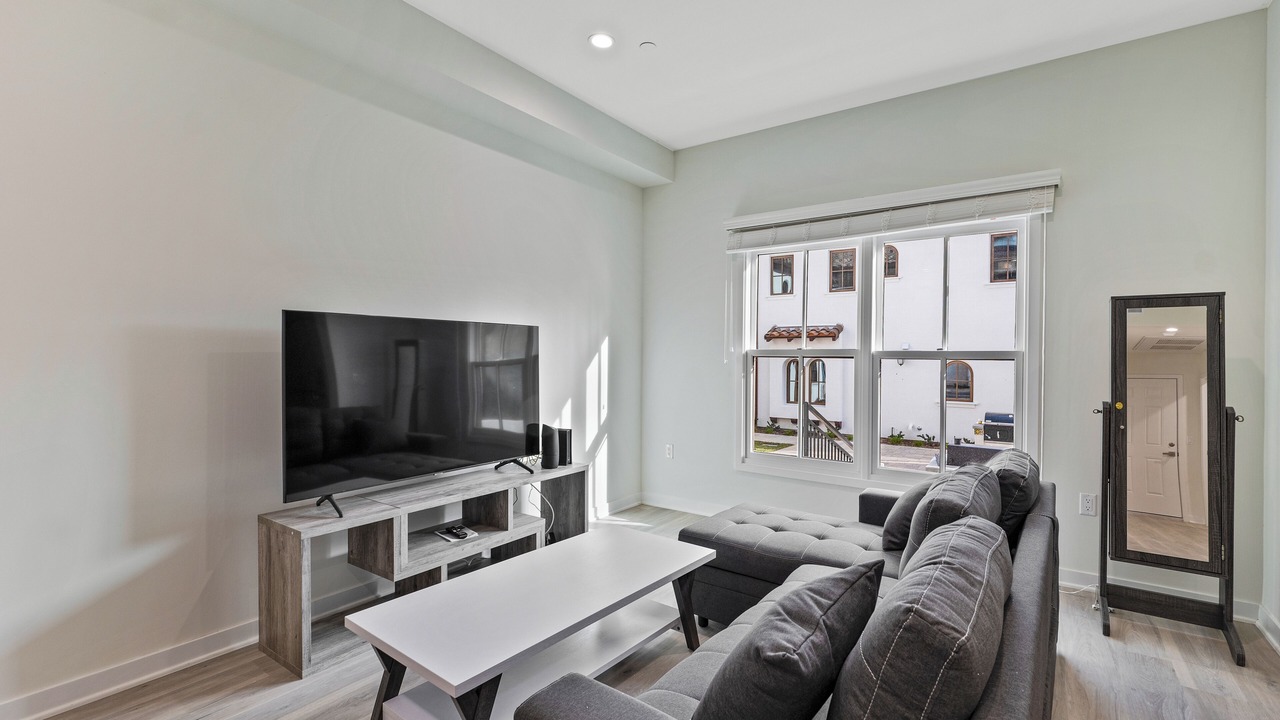 Photo of Livingroom in Lamanda Park