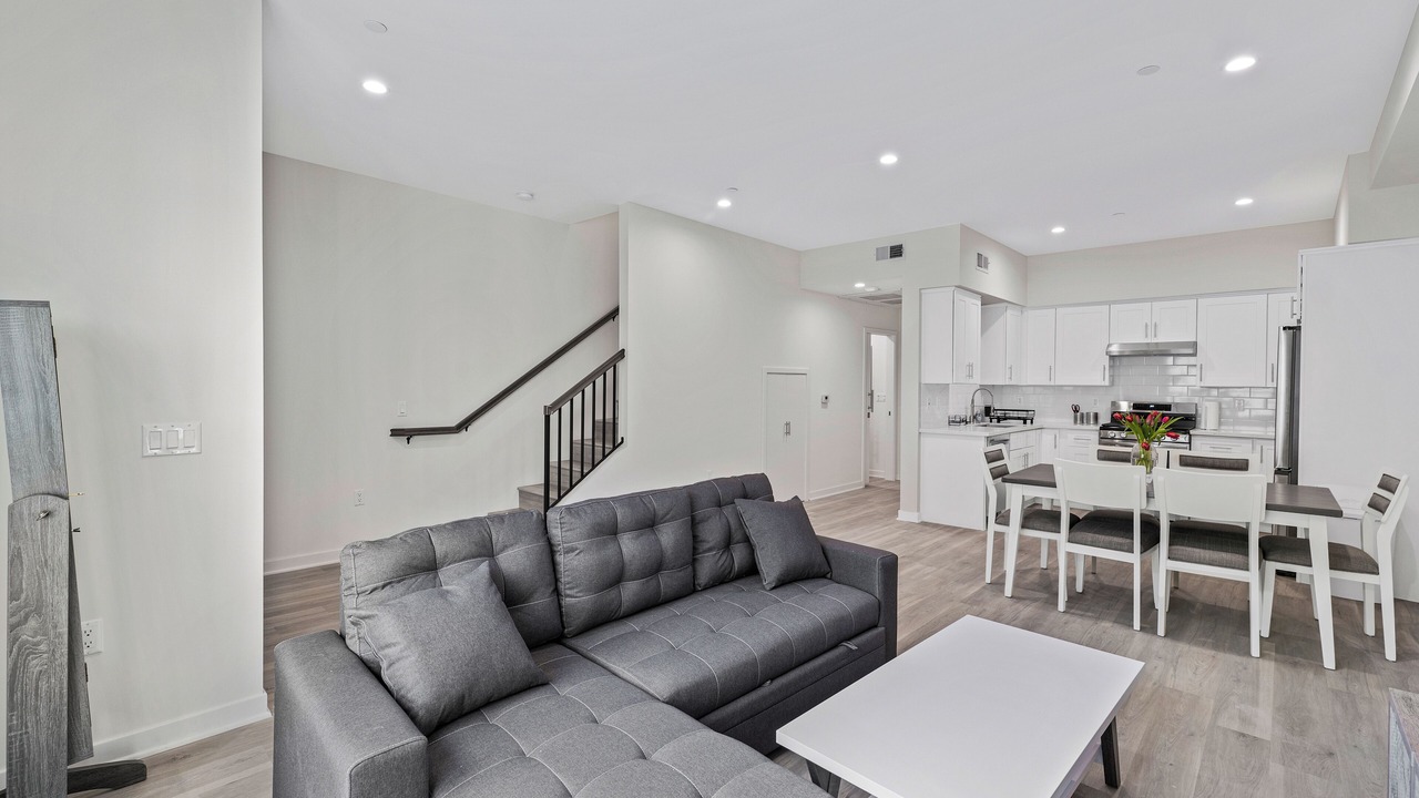 Photo of Livingroom in Lamanda Park