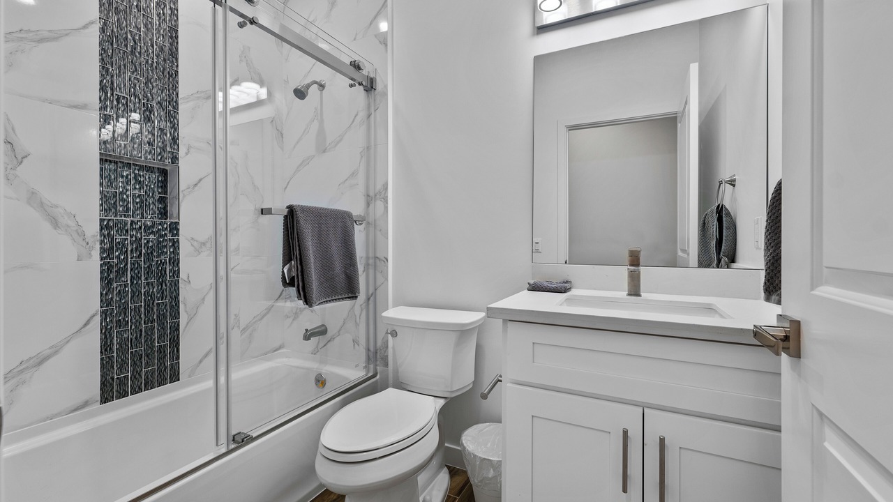 Photo of Bathroom in Lamanda Park