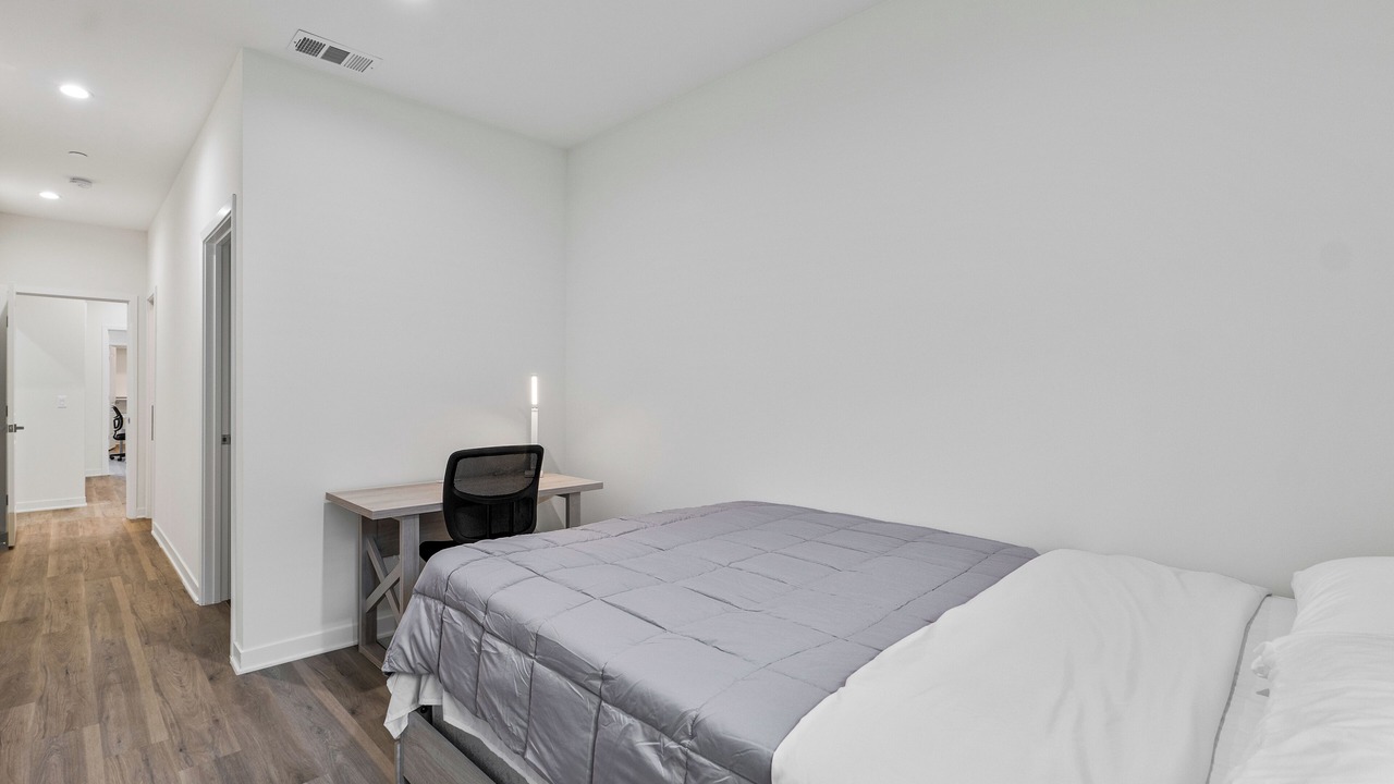 Photo of Bedroom in Lamanda Park