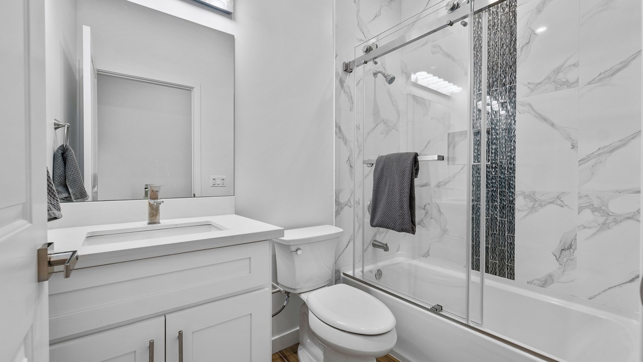 Photo of Bathroom in Lamanda Park