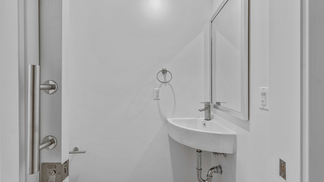 Photo of Bathroom in Lamanda Park
