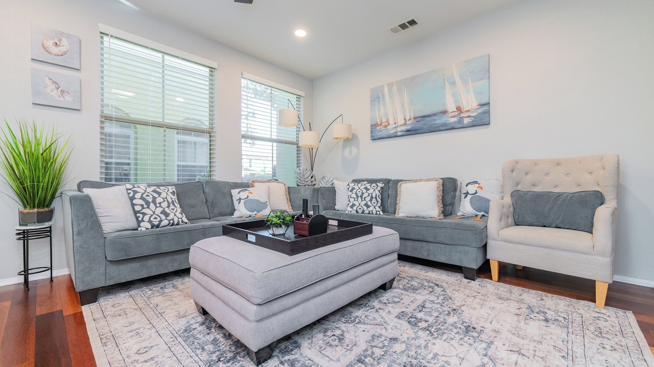 Photo of Livingroom in Woodbury