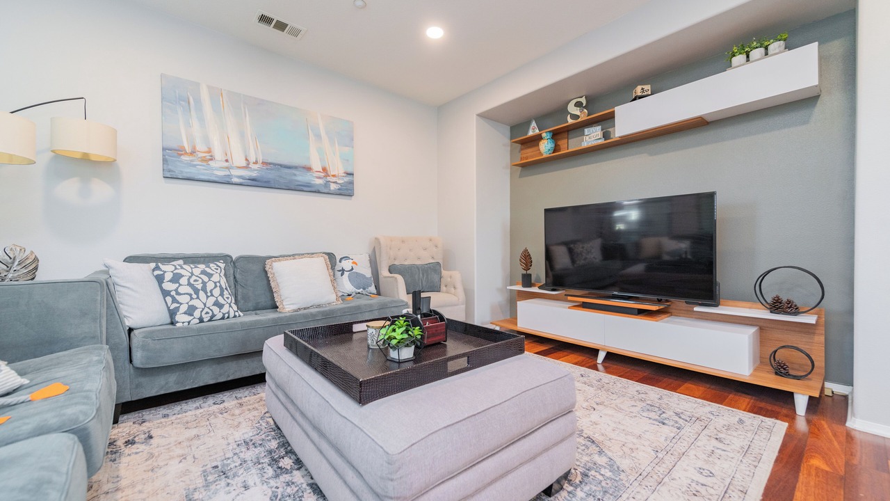Photo of Livingroom in Woodbury