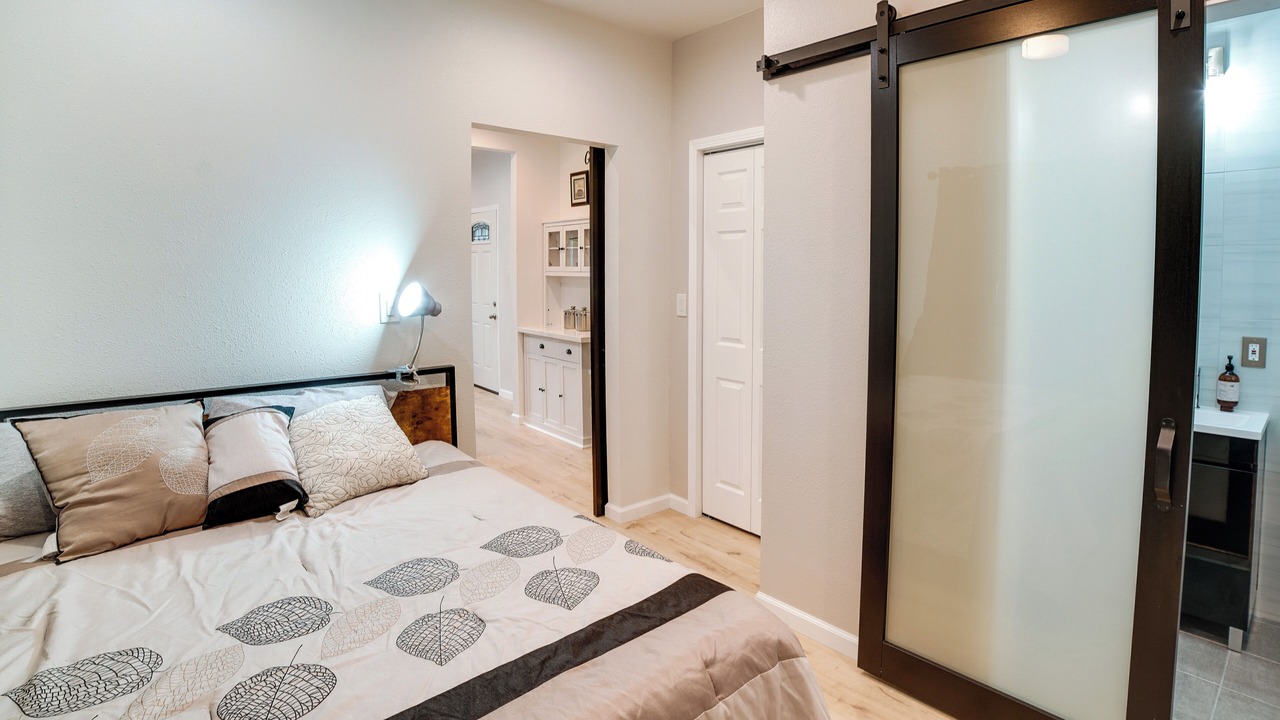 Photo of Bedroom in Downtown Riverside