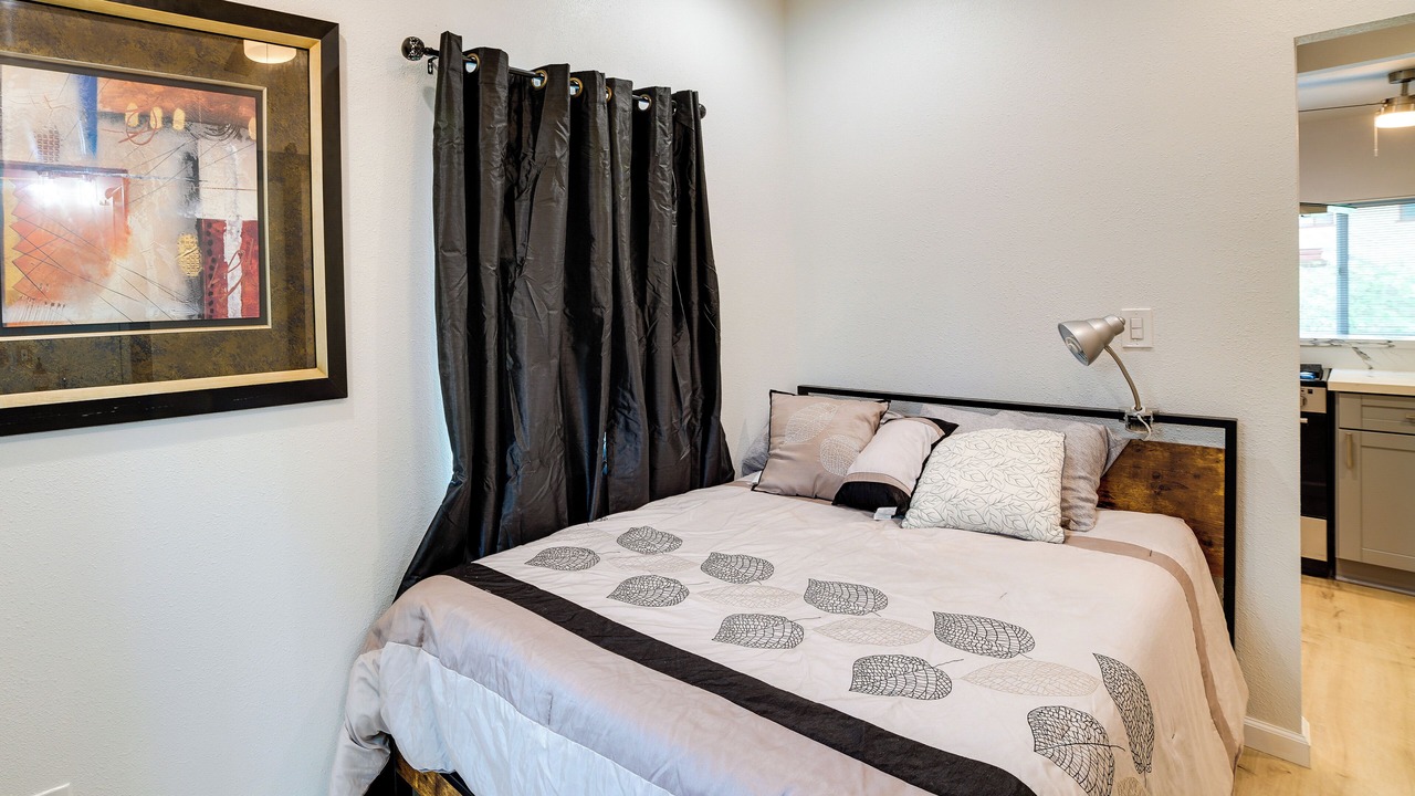 Photo of Bedroom in Downtown Riverside