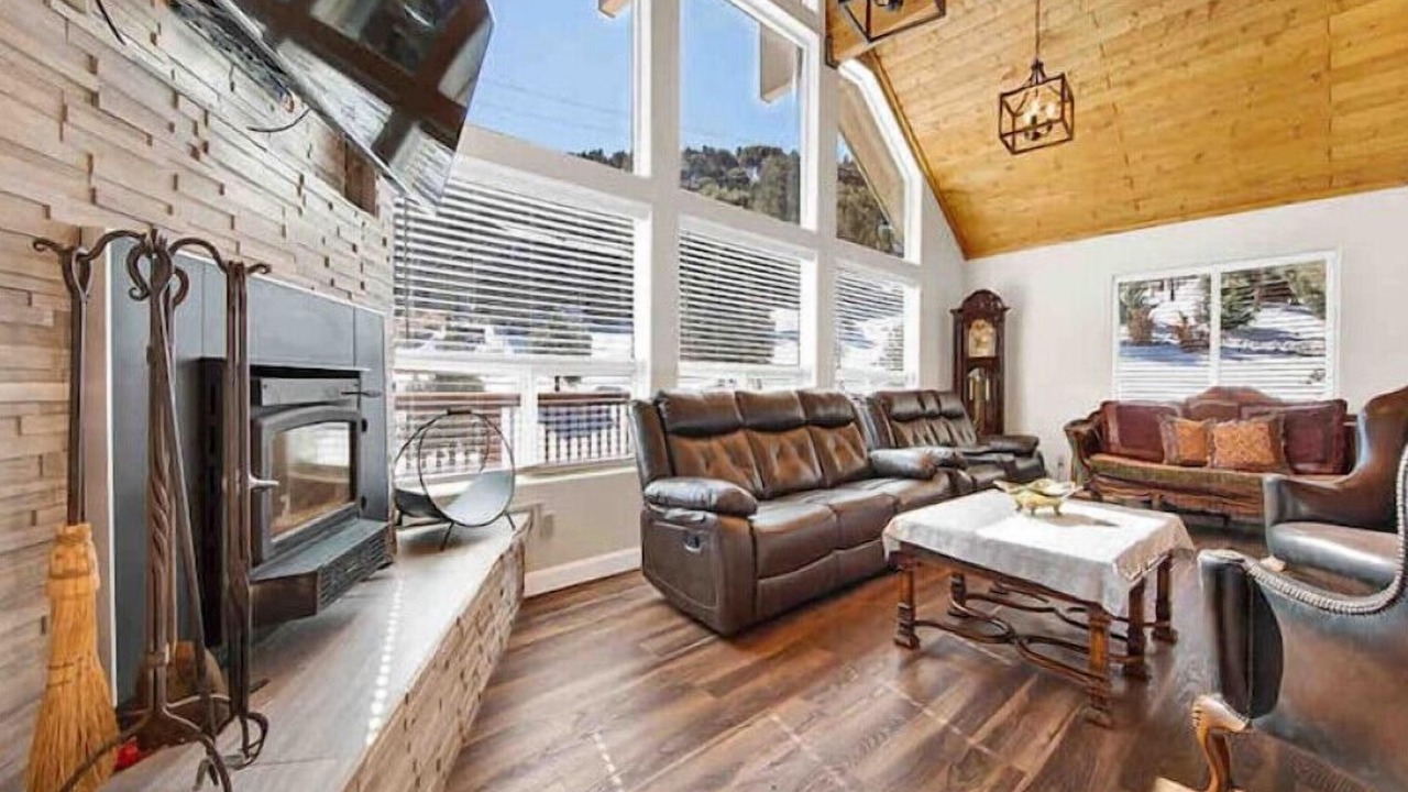 Photo of Livingroom in Frazier Park