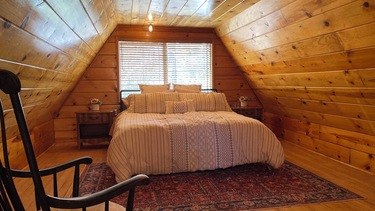 Photo of Bedroom in Green Valley Lake