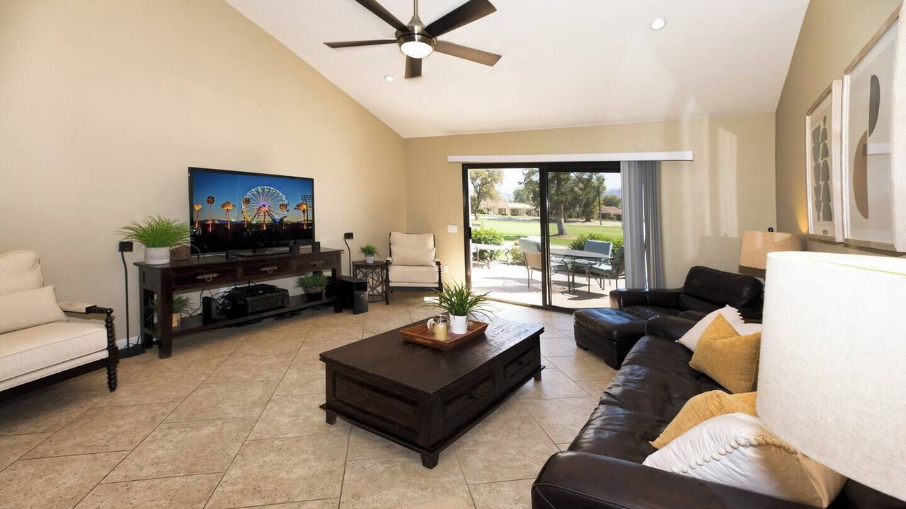 Photo of Livingroom in Palm Desert