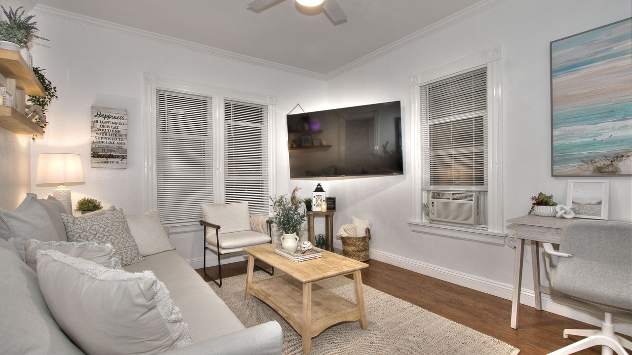 Photo of Livingroom in Whittier