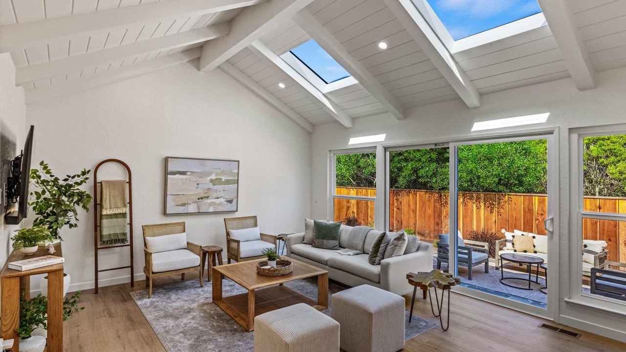 Photo of Livingroom in Del Monte Forest