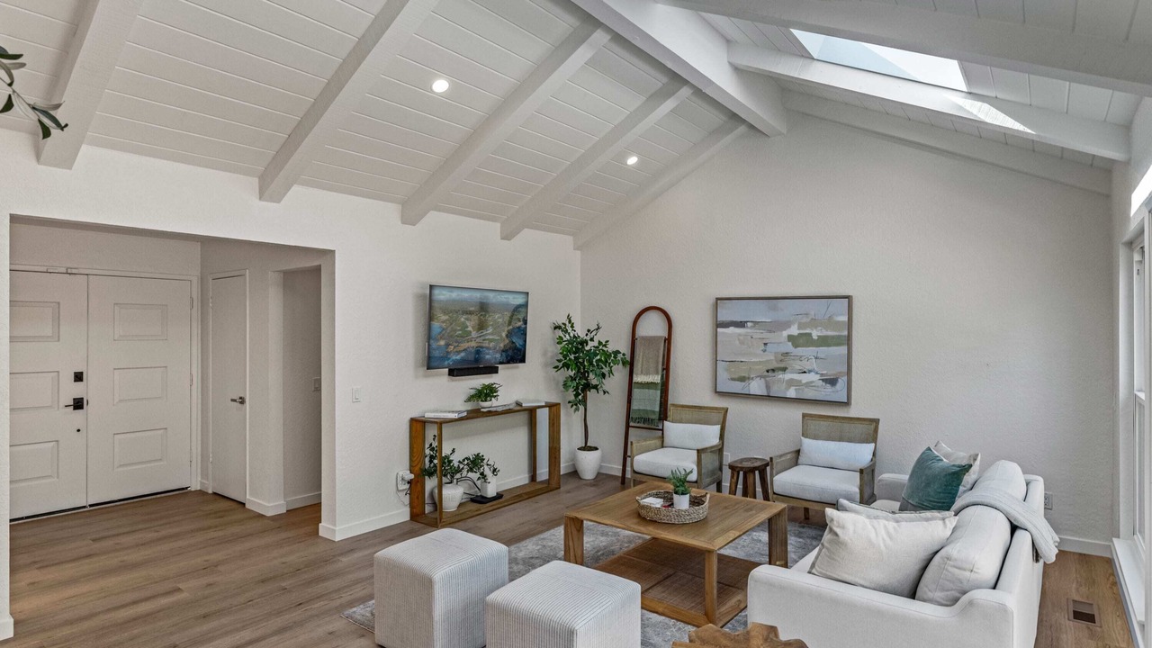 Photo of Livingroom in Del Monte Forest