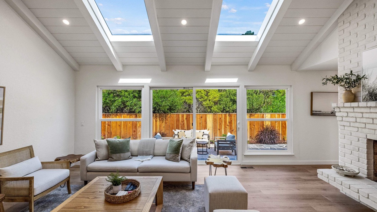 Photo of Livingroom in Del Monte Forest