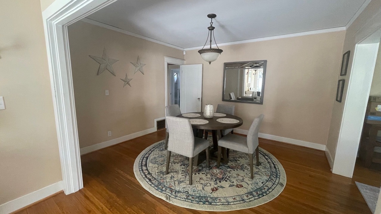 Photo of Livingroom in North Central